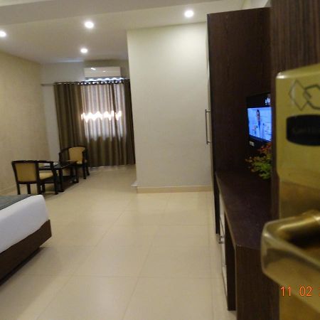 Hotel Le Sapphire Султан Батери Екстериор снимка