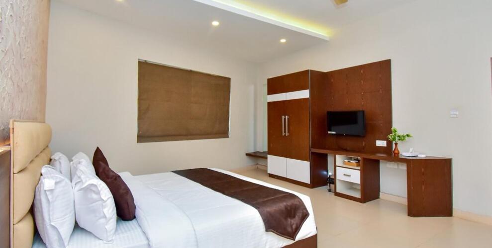 Hotel Le Sapphire Султан Батери Екстериор снимка