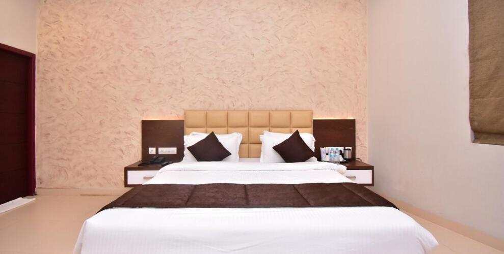 Hotel Le Sapphire Султан Батери Екстериор снимка