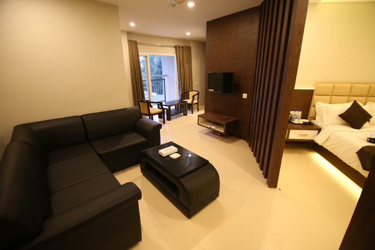 Hotel Le Sapphire Султан Батери Екстериор снимка