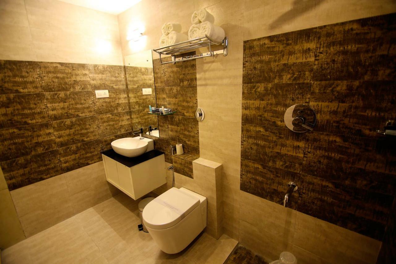 Hotel Le Sapphire Султан Батери Екстериор снимка